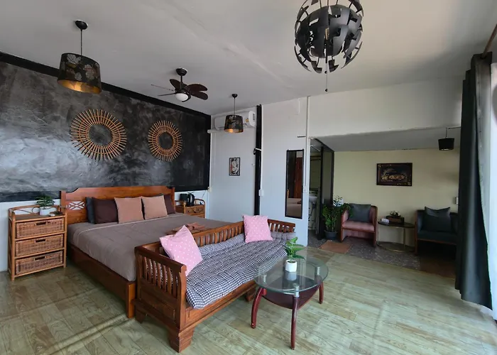 Baan Sahai Tone บ้านสหายโทน
